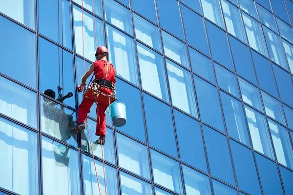 Gleaming Glass Starts with Glide Window Cleaning