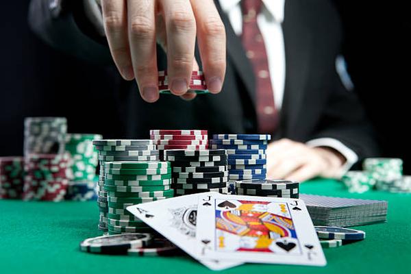 Discover Poker Games through a trusted online casino Singapore for Casino Fans